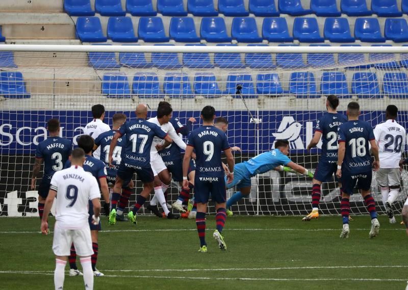 Huesca 1-2 Real Madrid: Varane evita otro naufragio