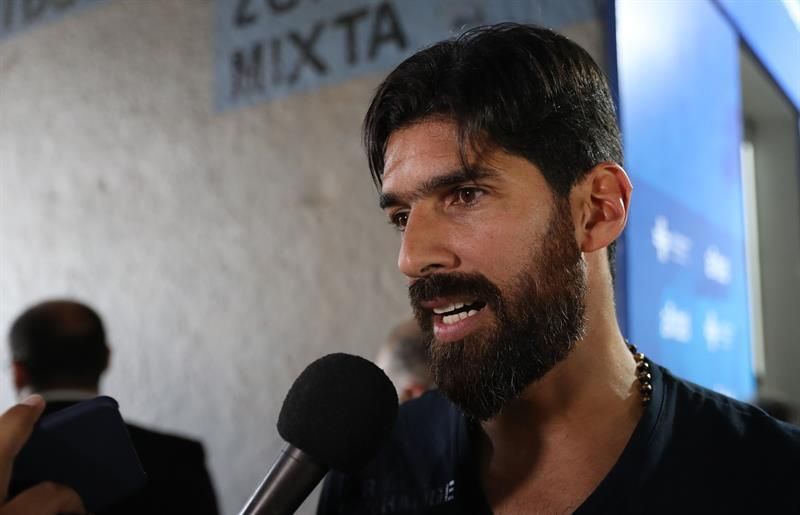 El 'Loco' Abreu vuelve a Brasil para jugar en el 30º club de su carrera