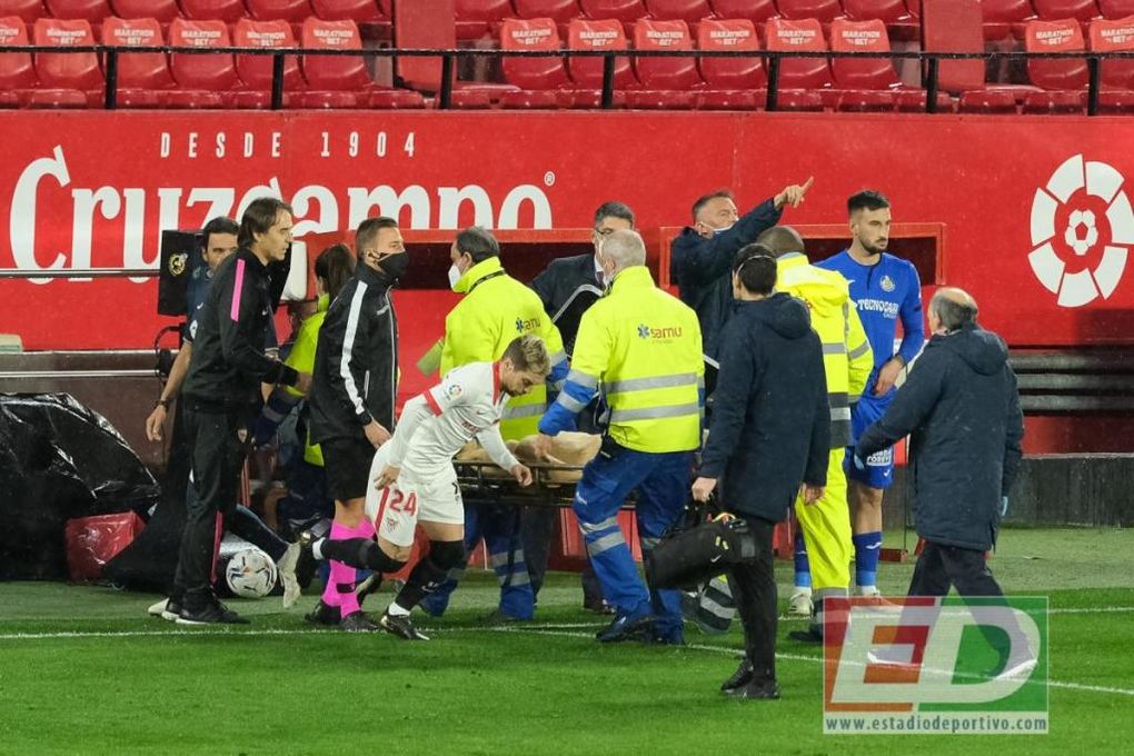 Ocampos, a Lopetegui: "Me han destrozado la pierna"