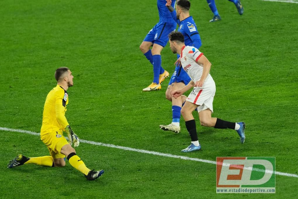 Óliver y Munir por fin encuentran "un premio al buen trabajo" en el Sevilla