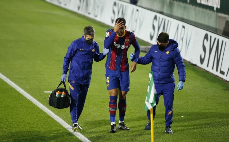 El Barcelona se entrena sin Araujo y pensando en el Sevilla