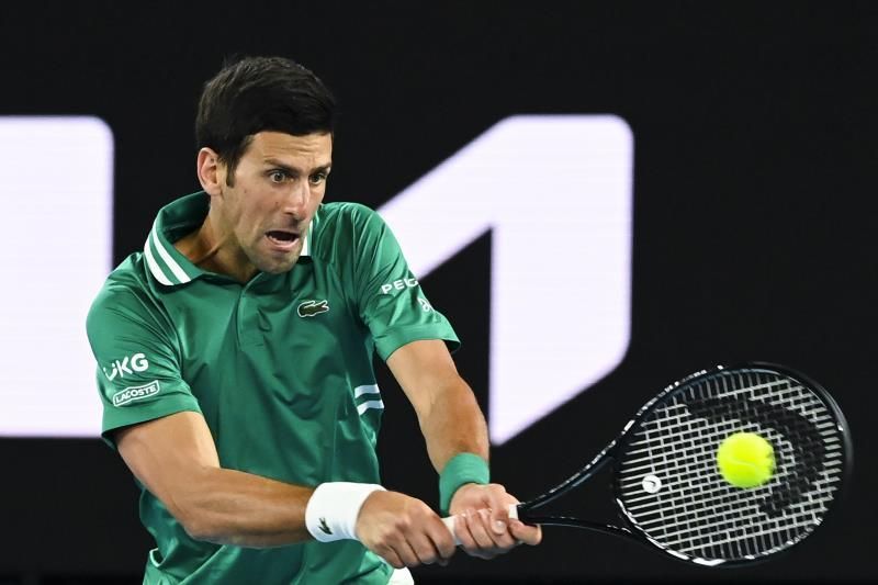 Djokovic se luce en su estreno y se medirá con Tiafoe en segunda ronda del Abierto de Australia
