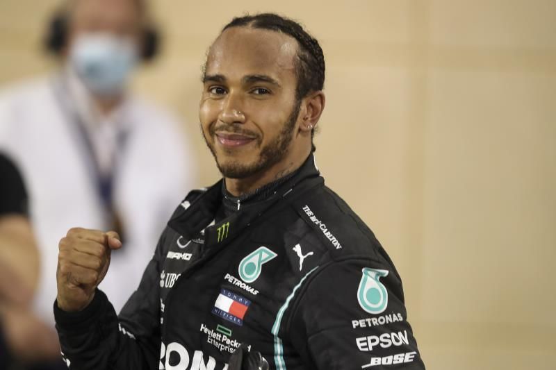 Hamilton renueva un año con Mercedes