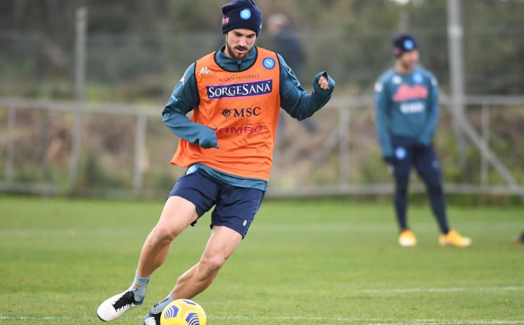 El exbético Fabián se recupera de la COVID-19 y volverá a Andalucía con el Nápoles