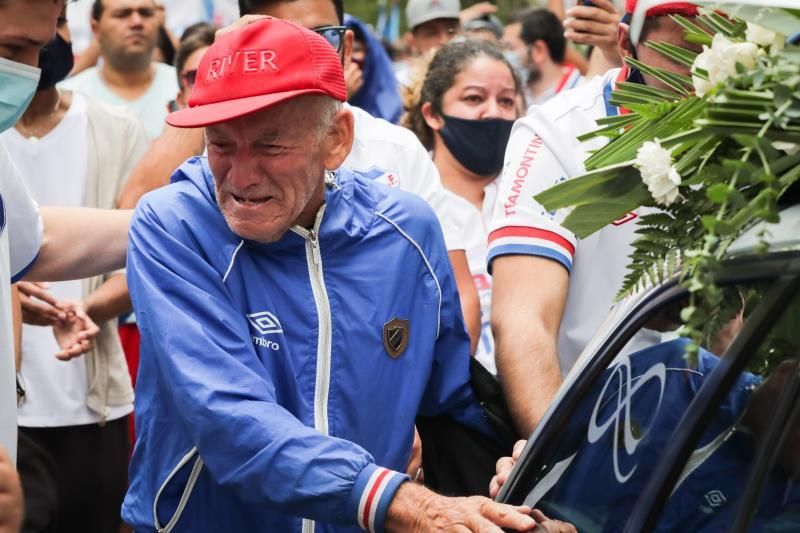 Con lágrimas, euforia y el cariño de su gente despiden al 'Morro' García