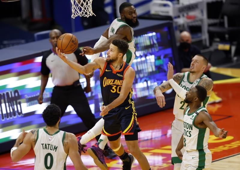 91-114.Curry anota 32 puntos y lidera a Warriors en victoria frente a Spurs