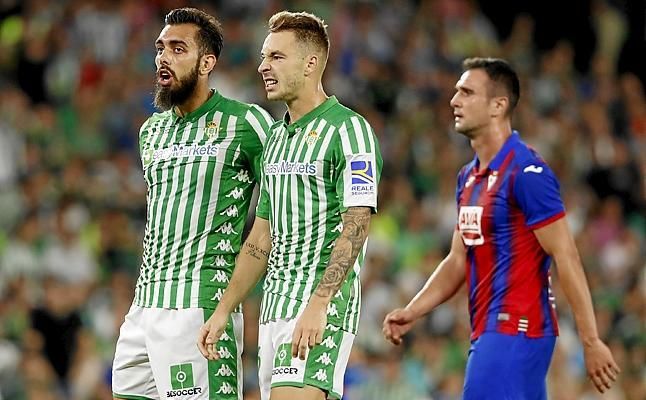 Indecisión entre Borja Iglesias y Loren