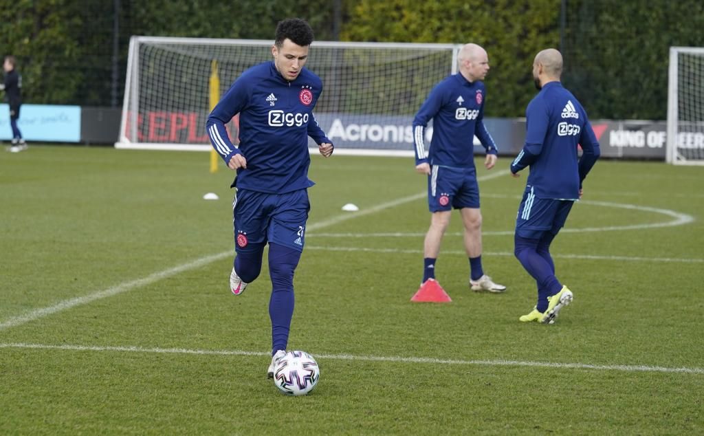 El estreno de Idrissi con el Ajax se retrasa por enfermedad