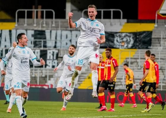 La Premier sube la puja por Thauvin con un ofertón