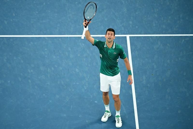 Djokovic pasa de la rabia y frustración a las semifinales