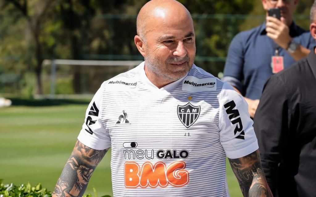 Sampaoli repite lo de Sevilla y se va tras los pasos de Bielsa