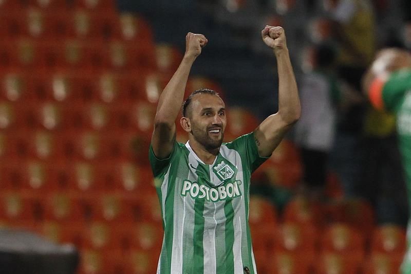 El argentino Hernán Barcos reemplaza al chileno Patricio Rubio en Alianza Lima