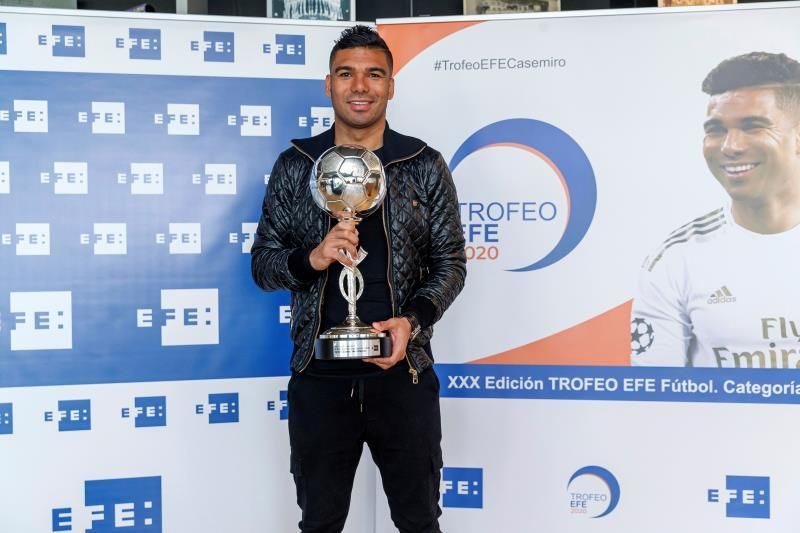 Casemiro recibe el Trofeo EFE 2020