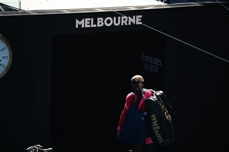 Serena Williams no puede contener las lágrimas y abandona la rueda de prensa