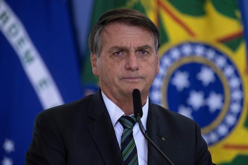 Decretos de Bolsonaro permiten tener "un arsenal" de armas, alerta oposición