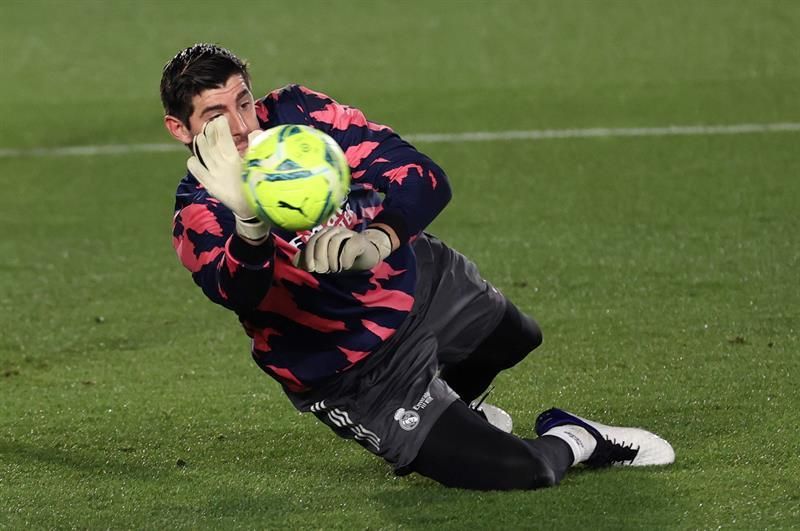 Courtois aprieta el trofeo Zamora