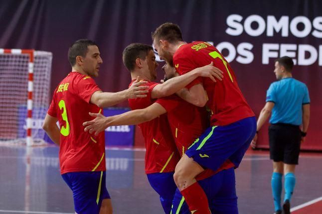 El bético Eric Pérez se mantiene en la selección