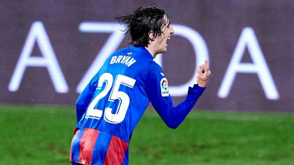 Una nueva 'novia' en Italia busca hacer dudar a Bryan Gil