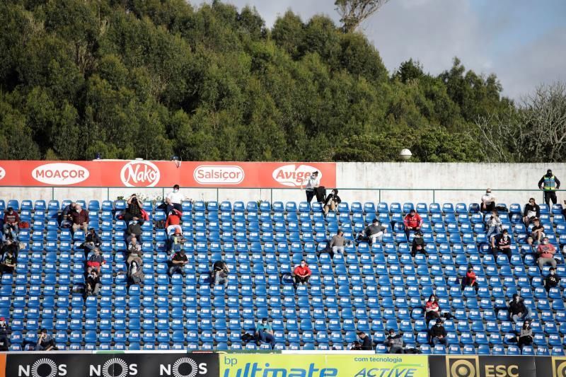 Los aficionados portugueses regresan a los estadios cuatro meses después