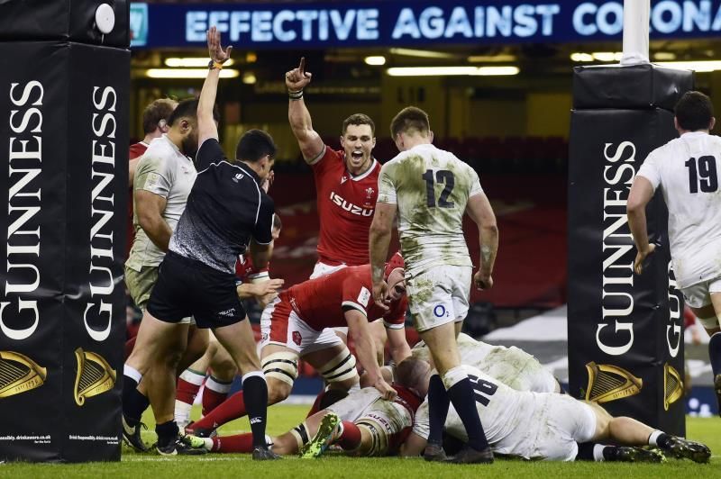 Gales sigue firme e Irlanda logra su primera victoria