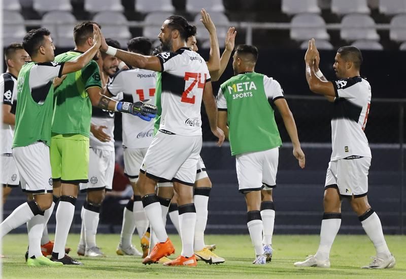Olimpia vence a Cerro Porteño en el superclásico y alcanza la cima del fútbol en Paraguay