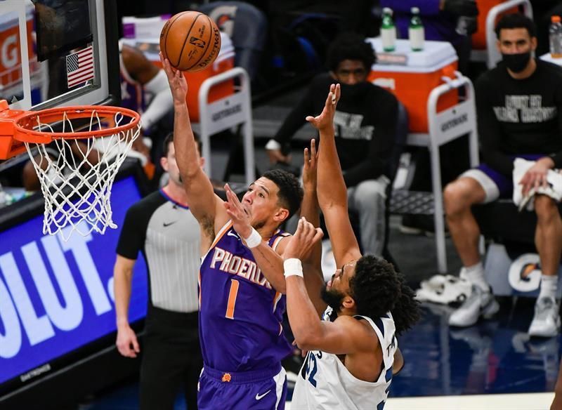 Booker, de los Suns, gana el premio de Jugador de la Semana en la Conferencia Oeste de la NBA