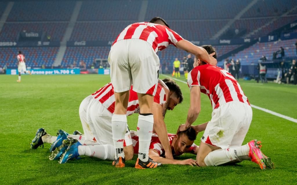 1-2: Berenguer cita al Athletic con el Barça en la final