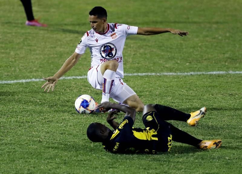 Olimpia sigue líder del fútbol en Honduras y Real España empata 0-0 con el Vida