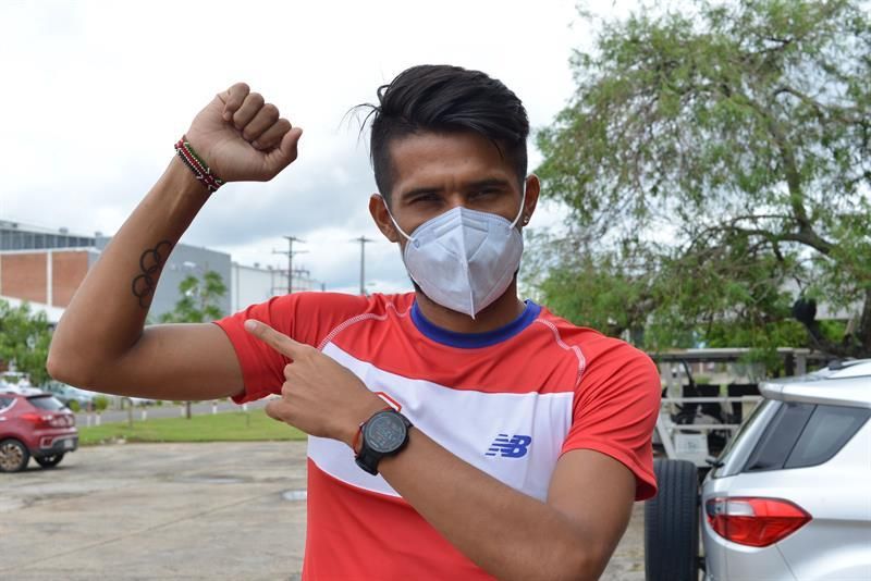 El paraguayo Derlys Ayala ultima su preparación en la altitud de Colombia