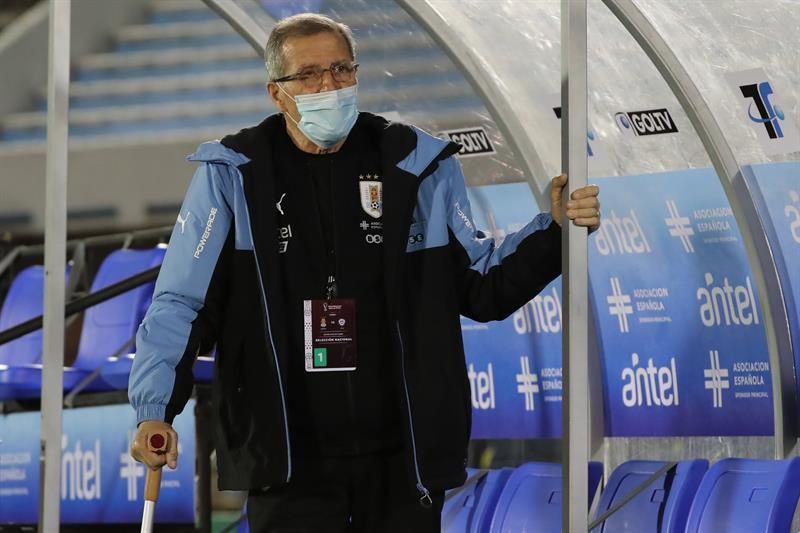 Tabárez reserva a caras nuevas para duelos ante Argentina y Bolivia
