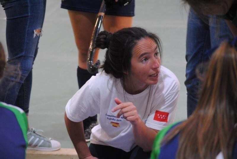 Agustina Puglisi, la única voz femenina en los 43 banquillos del hockey español