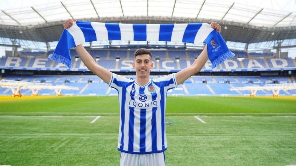 Carlos Fernández, su dardo al Sevilla FC por la falta de oportunidades a la cantera y una 'amenaza'