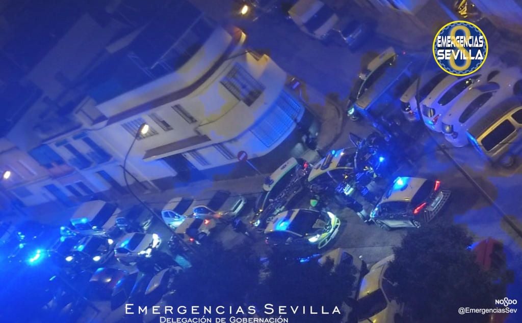 Espectacular persecución policial por las calles del Cerro del Águila, en Sevilla