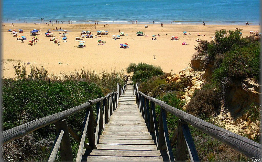 Andalucía ve "factible" abrir las provincias para Semana Santa