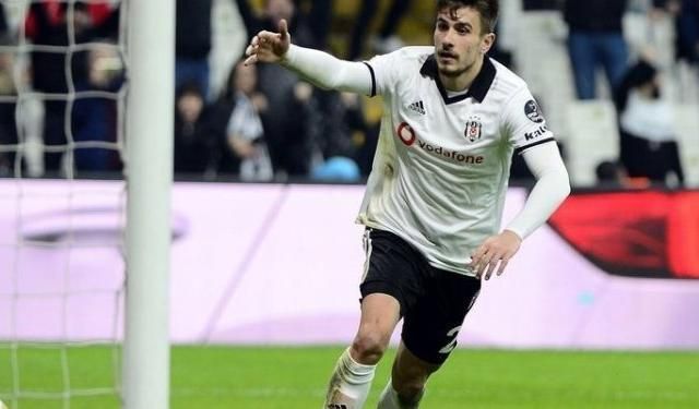 Toköz 'exige' un esfuerzo a sus pretendientes, entre ellos el Betis