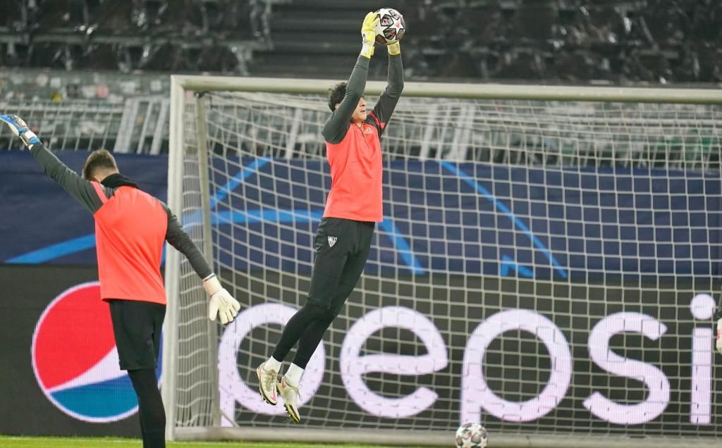 El Sevilla se ejercita en el BvB Stadion con Bono y Koundé