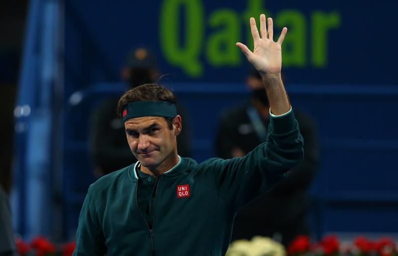 Federer desafina, pero sonríe con victoria