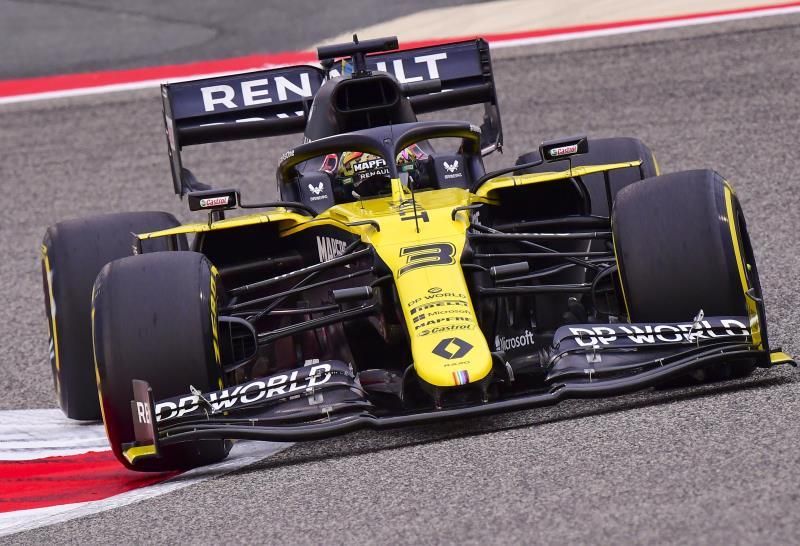 Ricciardo domina en la sesión matinal, con numerosas incidencias