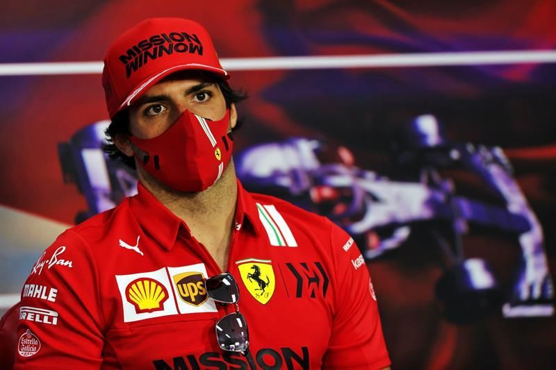 Carlos Sainz: "Todos queremos ver a Ferrari arriba pero hay que ser paciente"