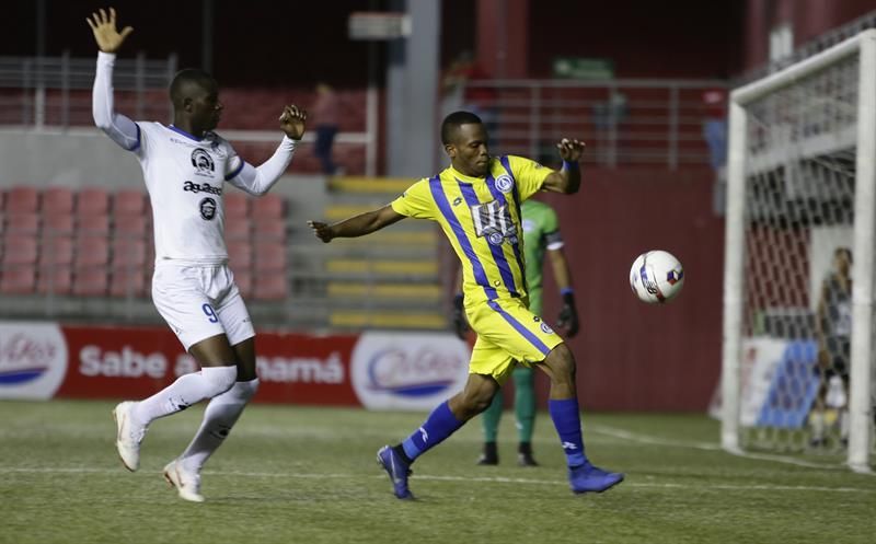 Herrera, Tauro y Universitario sumaron de a tres en la jornada del fútbol en Panamá