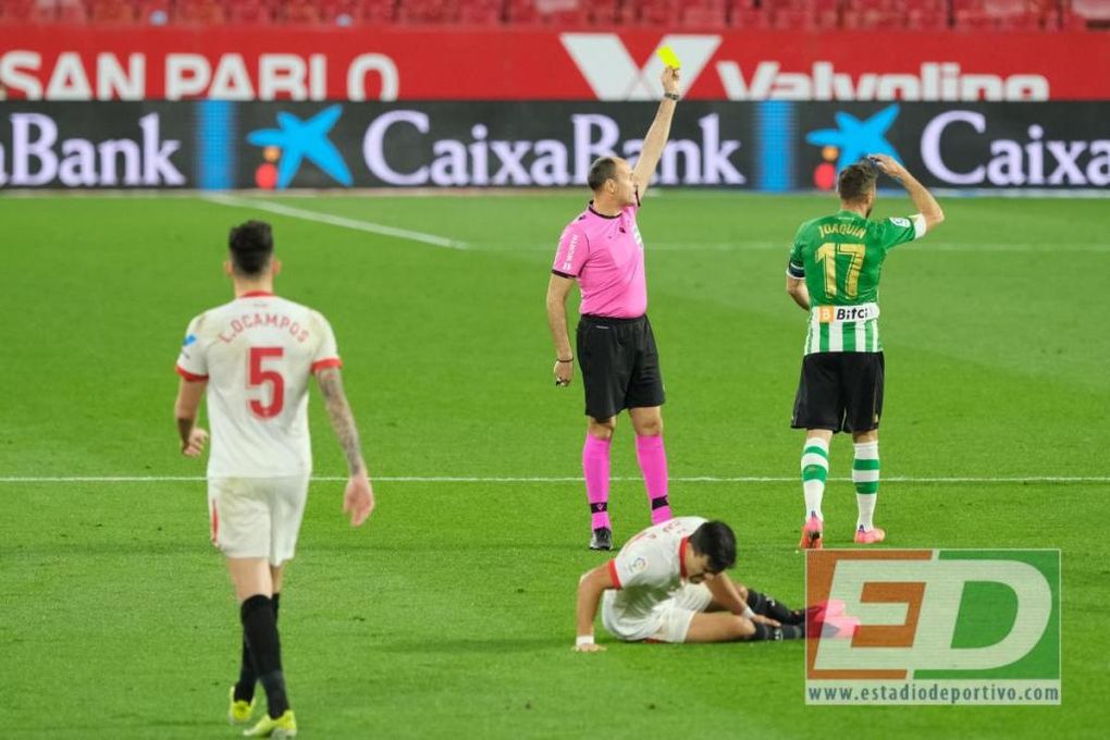 Mateu sacó tarjetas a Mandi y Loren tras el partido