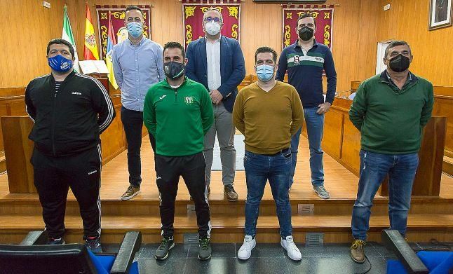 El Ayuntamiento de Los Palacios y Villafranca firma convenios de colaboración con los cinco clubes de fútbol de la localidad