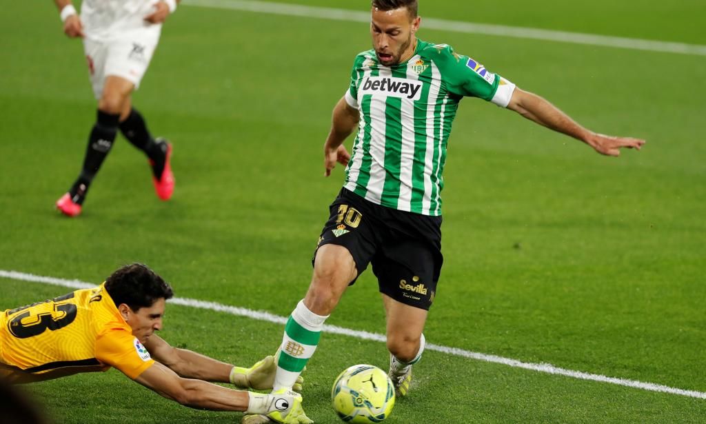 El posible penalti a Canales divide a todos