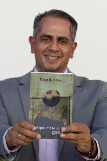 La historia del fútbol hondureño resumida en libro "El que mete el gol gana"