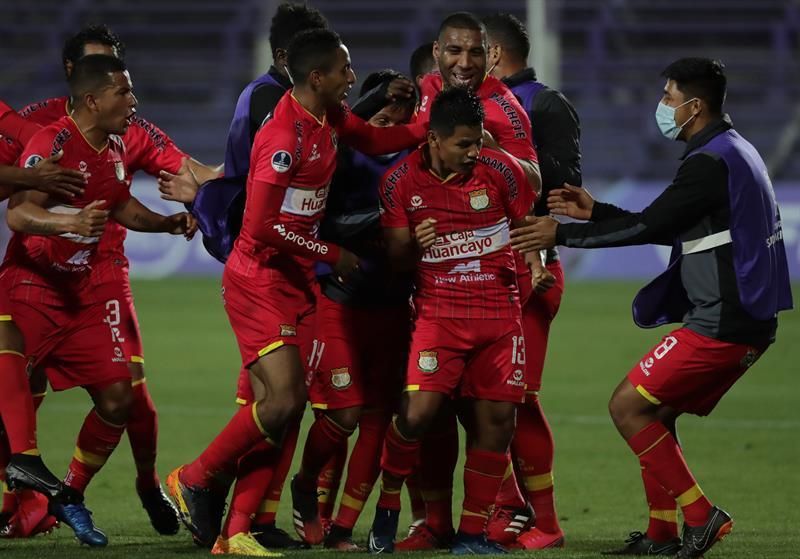 0-1. Huancayo golpea primero a un UTC que se quedó con 10 jugadores