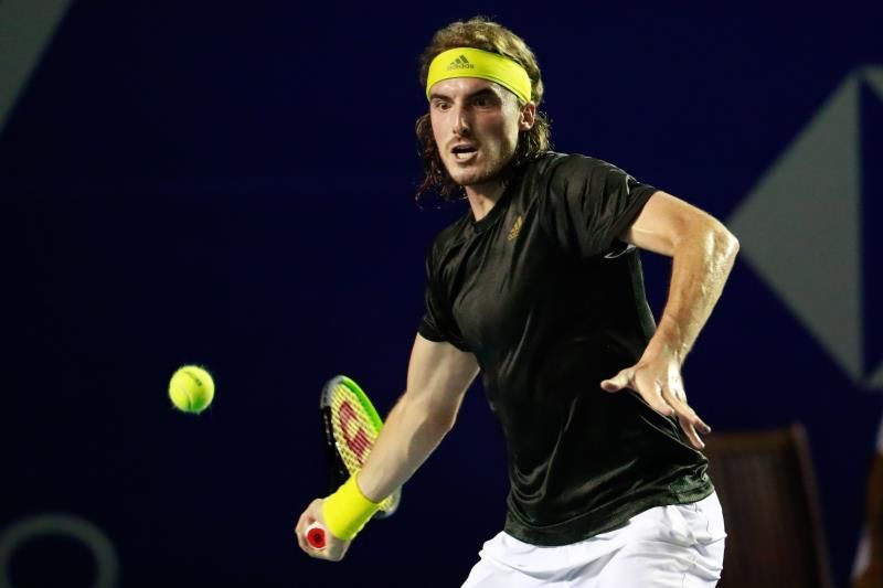 El griego Tsitsipas borra a Isner de la cancha y pasa a cuartos de final