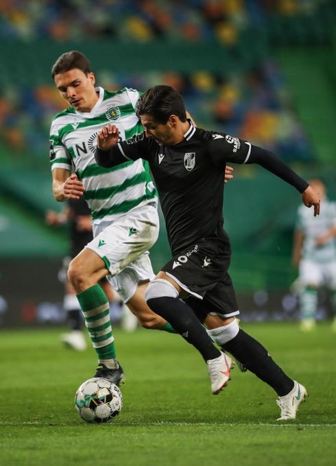 El Sporting no cede, Sérgio Oliveira salva al Oporto y Pepe se lesiona