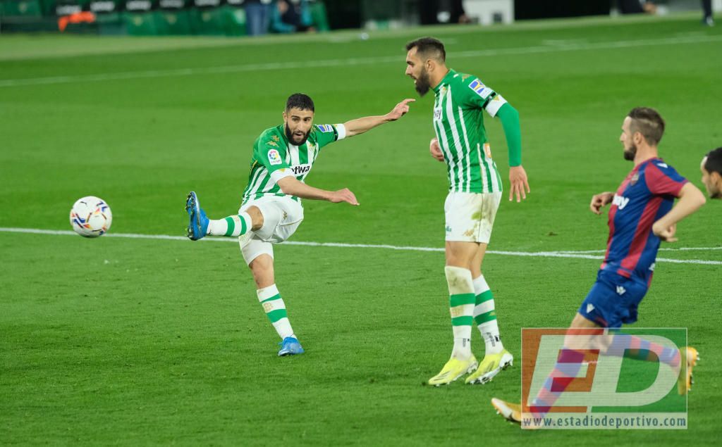 Borja Iglesias, entre bromas, se 'atribuye' todo el mérito del gol de Fekir