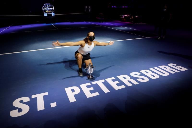 Kasátkina gana en San Petersburgo tras la retirada de Gasparyan por una lesión