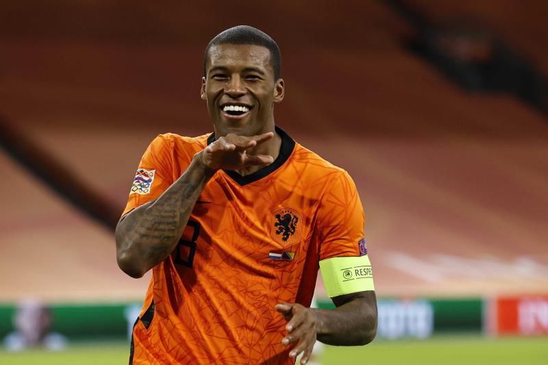 Wijnaldum firma un precontrato con el Barcelona